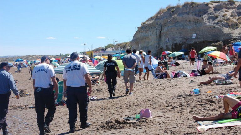 Policías e inspectores comenzaron a fiscalizar a los vendedores.