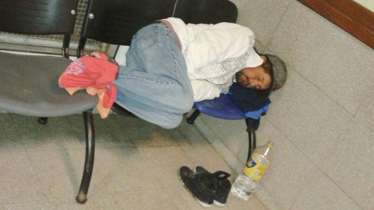 Muchos indigentes van a la guardia casi todas las noches