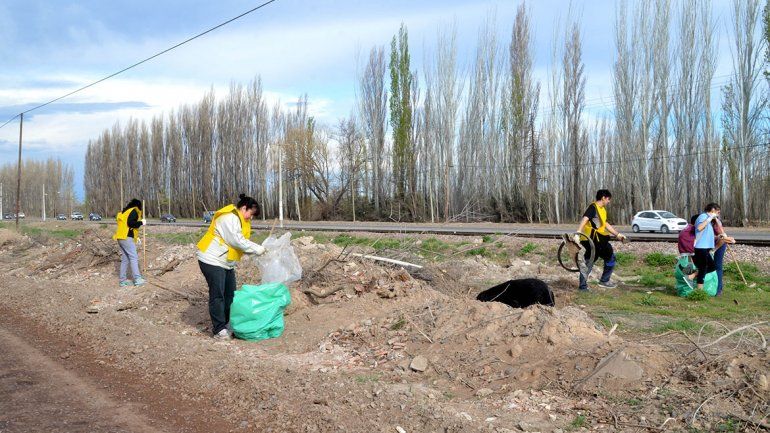 Salieron a limpiar la ciudad