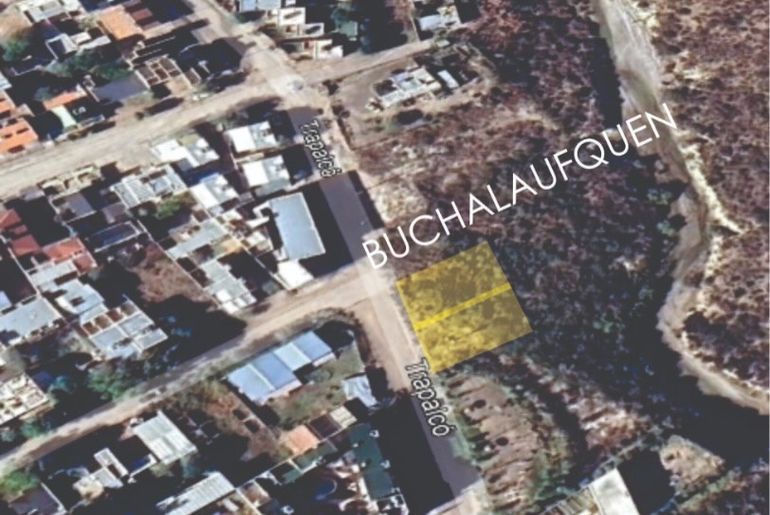 Los terrenos del barrio Buchalaufquen se ubican a 300 metros de la playa. 