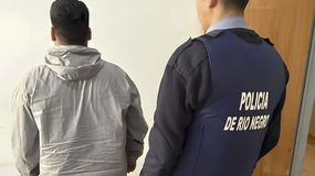 Mauricio Samuel Castillo se entregó el martes en la Comisaría 3ra de General Roca. Está acusado de haber asesinado de un disparo en el pecho a una mujer de Allen.