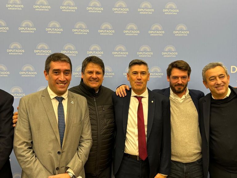 Rodrigo Buteler se plantó ante Nación junto a otros intendnente. Presentaron un proyecto ante los legisladores nacionales. 