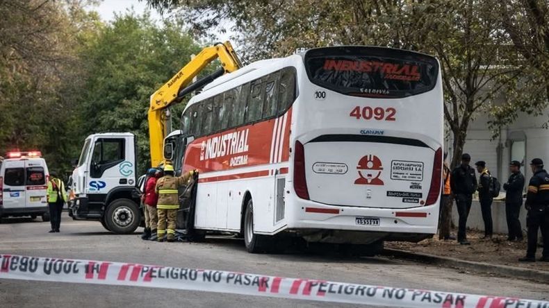 La tragedia se registró este lunes durante la mañana en el centro de la ciudad. Foto: Gentileza (Radio Ciudad Catriel).