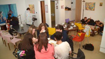 el cafe que da la nota: merienda gratis a estudiantes que aprobaron todo