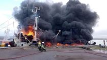 En diciembre de 2019 se incendió el barco Sumatra en el muelle de San Antonio y sus dueños demandaron al municipio y a la provincia. El fuego se propagó a otro buque amarrado al lado. 