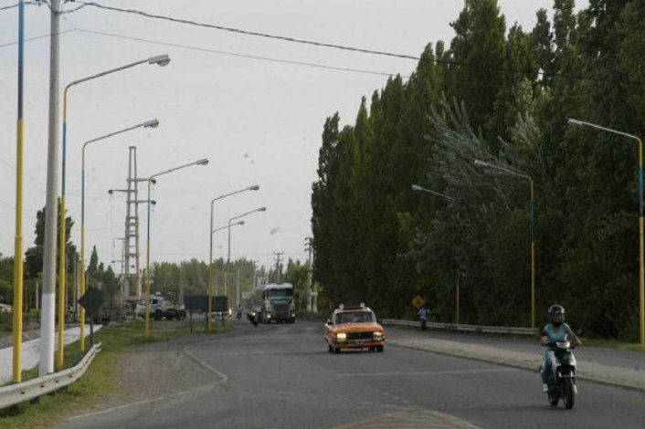 Motociclista se enredó con un cable y sufrió graves lesiones