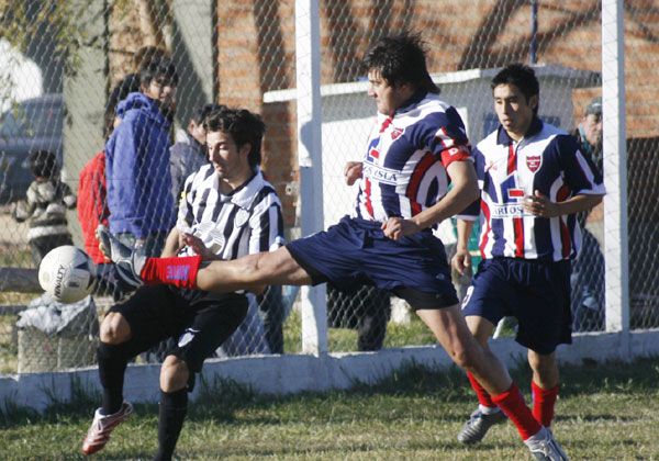 Unión-Fernández Oro en problemas