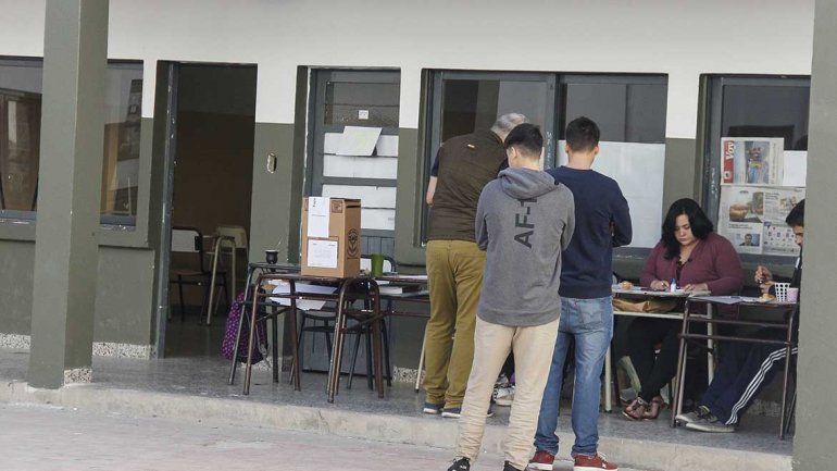 Anularon una mesa en Allen que tenía más votos que votantes