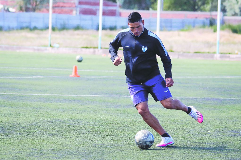 Henry Sáez el goleador de La Amistad y la Liga Confluencia.