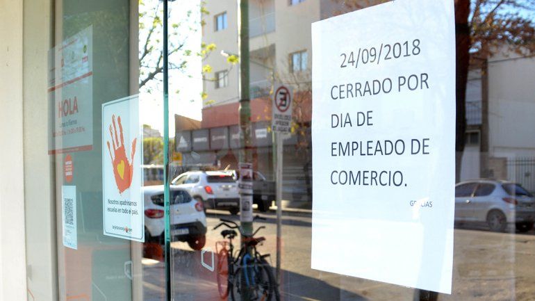 La gran mayoría de los comercios de Cipolletti ayer estuvieron cerrados.