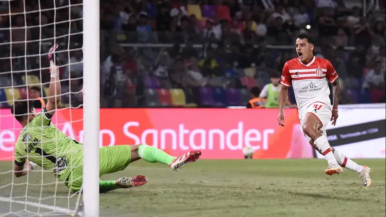 Estudiantes de La Plata ganó con gol de Tiago Palacios.