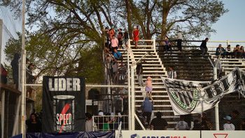 salio la sancion para cipolletti: multa economica y tribunas vacias