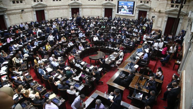 Diputados votaron un pedido de apartamiento contra Francisco Sánchez por sus polémicos dichos en España