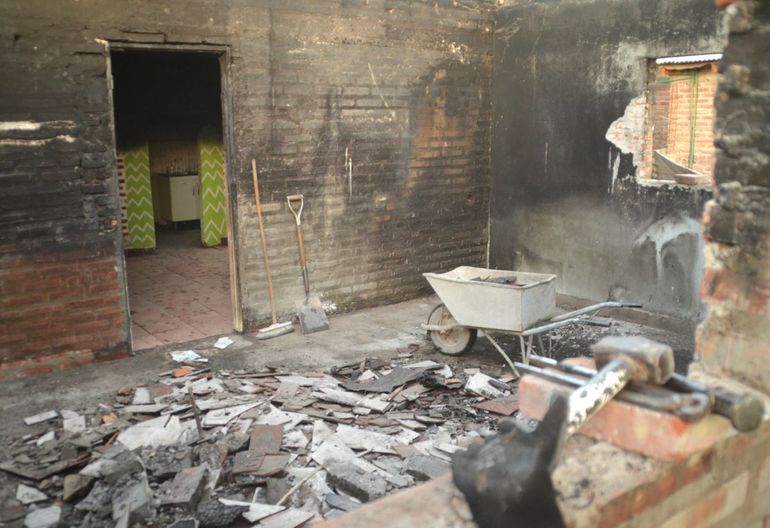 Barrio Obrero: un incendio dejó sin nada a una familia