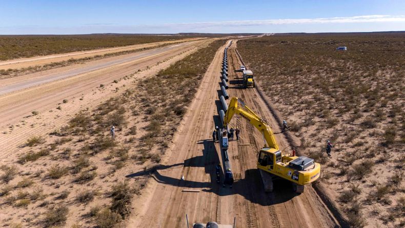 Llegan los primeros caños del oleoducto Vaca Muerta Sur, el mayor proyecto de transporte de petróleo.