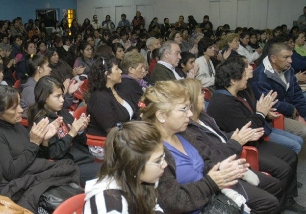 Otorgaron 365 becas a estudiantes