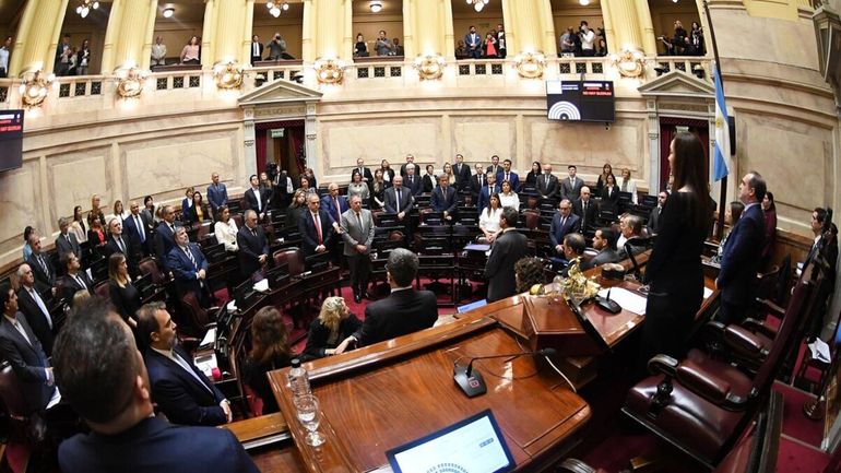 El salario de los senadores está atado al de los trabajadores del Congreso.