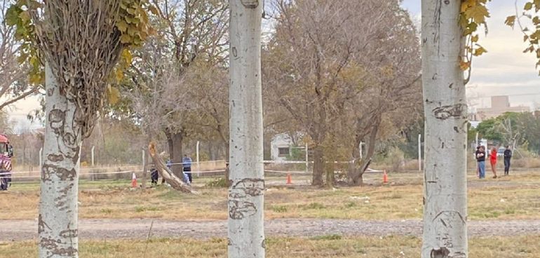 El hallazgo del cuerpo se dio en el predio de la estación meteorológica de Cipolletti. Foto: gentileza.