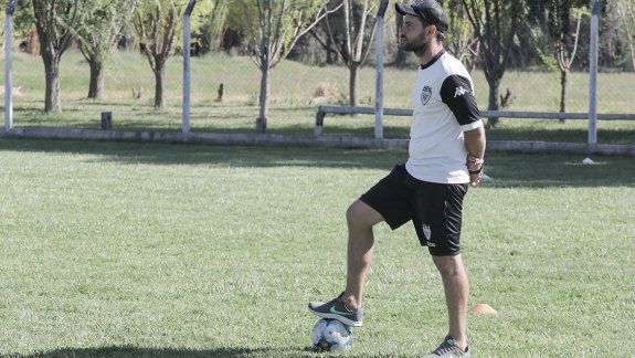 En su corta experiencia como técnico, Alecha se juega una parada brava.