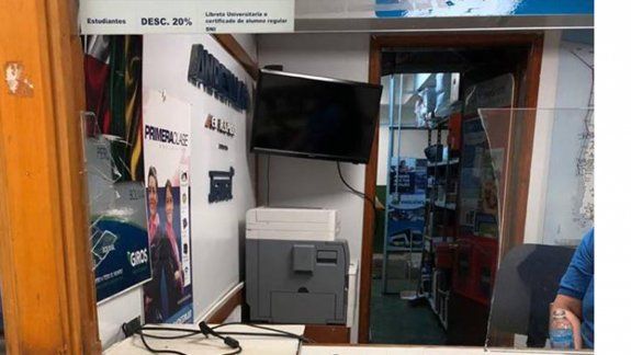 Perdió el colectivo y destrozó la boletería