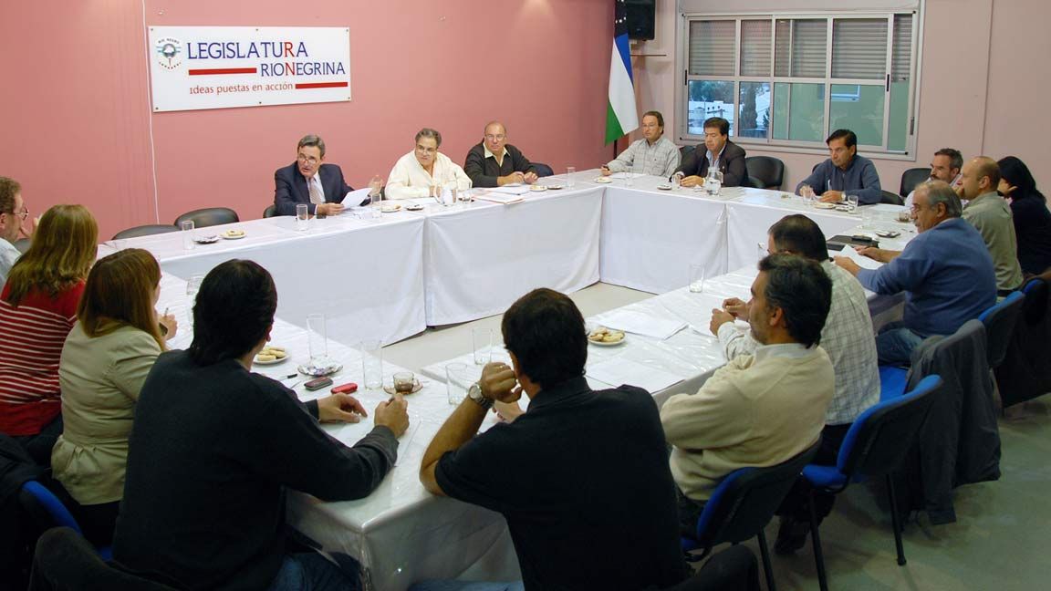 Convocan a sesiones ordinaria y especial de la Legislatura