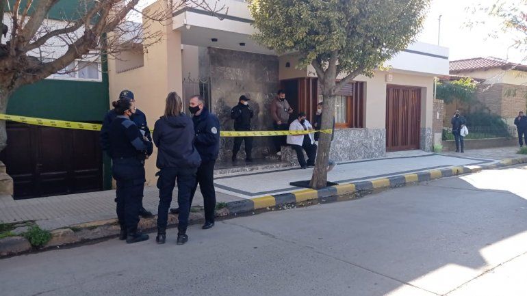 Delincuentes maniataron a dos mujeres y le robaron el auto