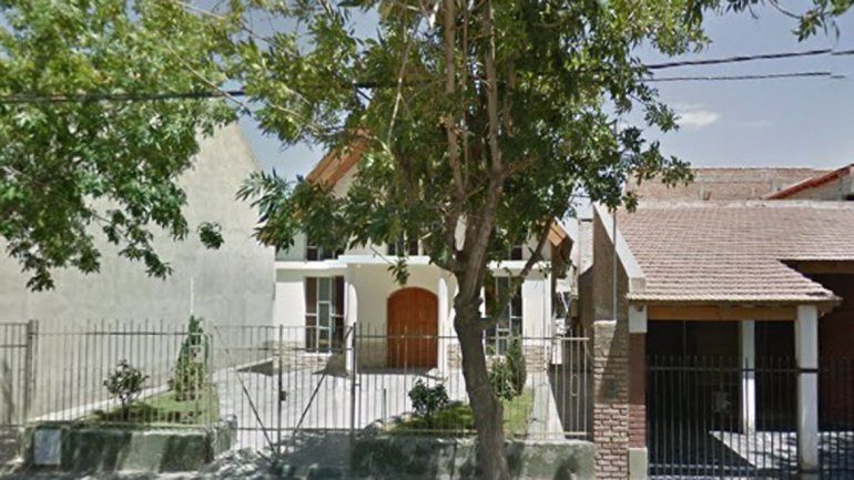 Una pareja violentó el portón de una Iglesia e intentó robarse hasta los equipos de música