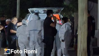 Personal policial del Gabinete de Criminalística trabajó en la casa donde encontraron el cuerpo de la mujer. Personal policial del Gabinete de Criminalística trabajó en la casa donde encontraron el cuerpo de la mujer.