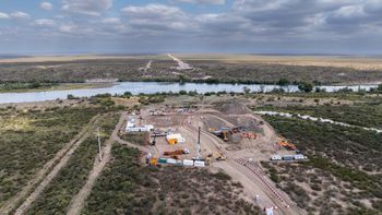 El VMOS atraviesa el Río Negro y avanza hacia un nuevo tramo | LMCipolletti.com El VMOS atraviesa el Río Negro y avanza hacia un nuevo tramo