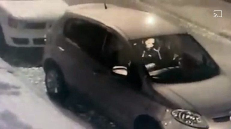 Video: robó, quedó grabado y fue reconocido como malabarista