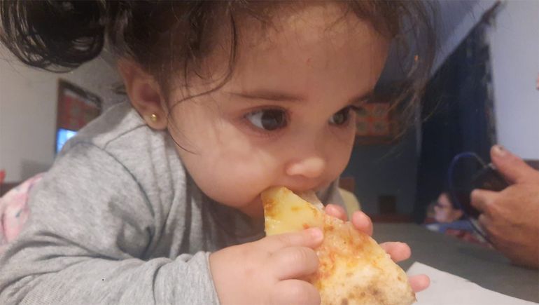 Magnoli, nieta de Rosa, y la inspiración de una de las pizzas de la casa.