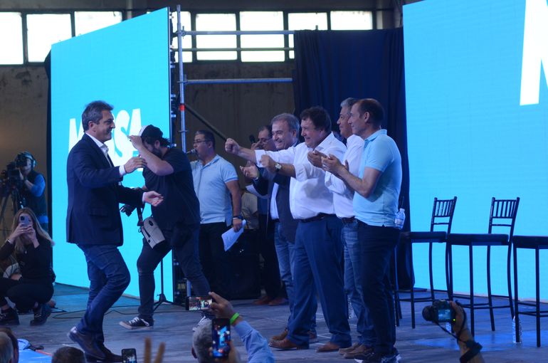 En 21 fotos, la visita de Sergio Massa a la región