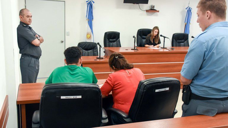 Quedó preso el joven que noqueó a piñas a un policía en Neuquén