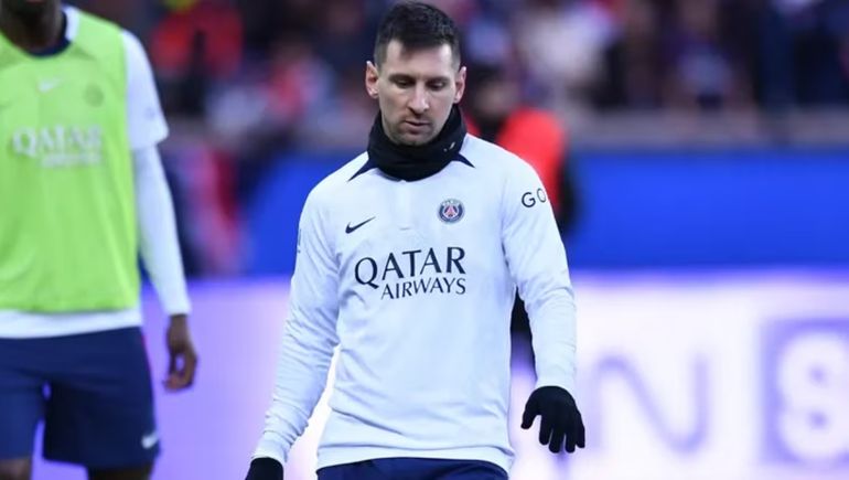 Lionel Messi se calentó en el entrenamiento del PSG.