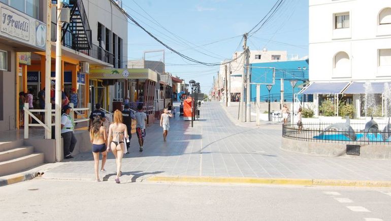 En Las Grutas denunciaron que muchos trabajadores gastronómicos están en negro.