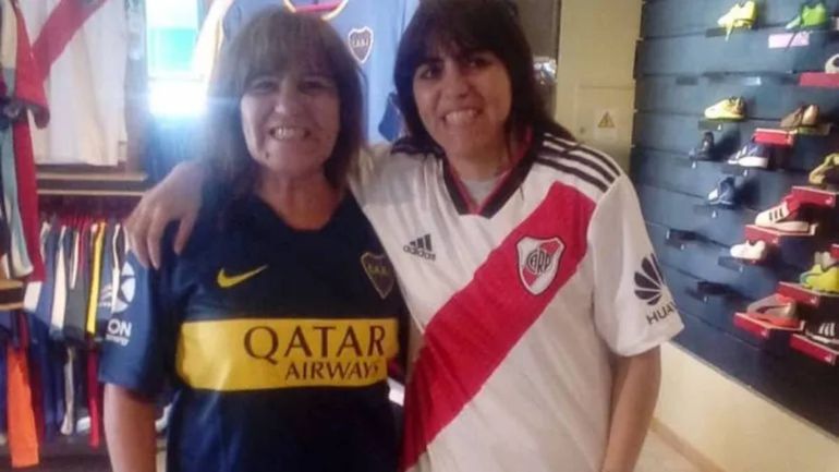 LM las juntó para una foto a Sara y Fabiana, madre e hija, en la previa a un superclásico. Fabi es fana del Millo.