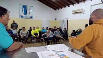 En el gremio Soyem, están convencidos de que las relaciones laborales y los derechos y obligaciones de los empleados del Municipio deben estar regulados por un estatuto, siguiendo lo pautado en la ley provincial 811. En el gremio Soyem, están convencidos de que las relaciones laborales y los derechos y obligaciones de los empleados del Municipio deben estar regulados por un estatuto, siguiendo lo pautado en la ley provincial 811.