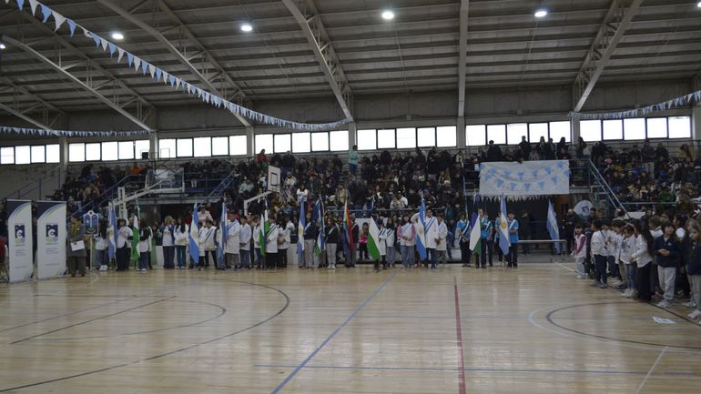 El Estadio Municipal también es sede de encuentros escolares como la promesa a la bandera. 