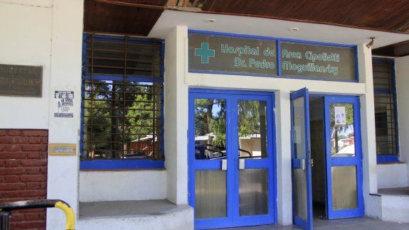 Empleados y pacientes del hospital viejo aseguran que el edificio, ubicado en la esquina de Fernández Oro y Sáenz Peña, está lleno de fantasmas.