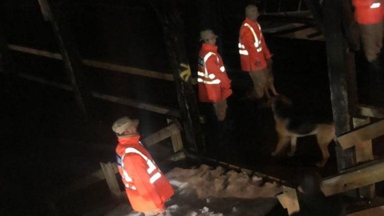 Por el derrumbe y la nieve en La Angostura, rescataron a 750 turistas por el lago