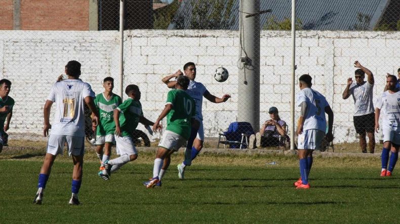 Oro cayó en casa, no quedan invictos y manda La Amistad en la Liga Confluencia