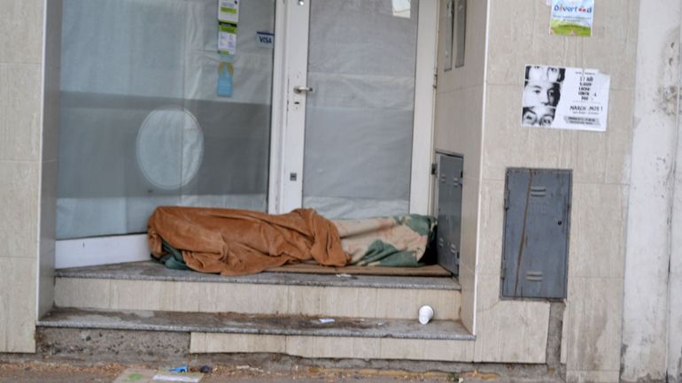 Por la crisis, no son pocas las personas en situación de calle en Cipolletti.