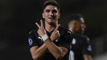 El Tuti Del Prete en el festejo de su gol ante Féniix por Copa Sudamericana.