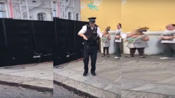Un policía mostró sus pasos de baile y causó furor