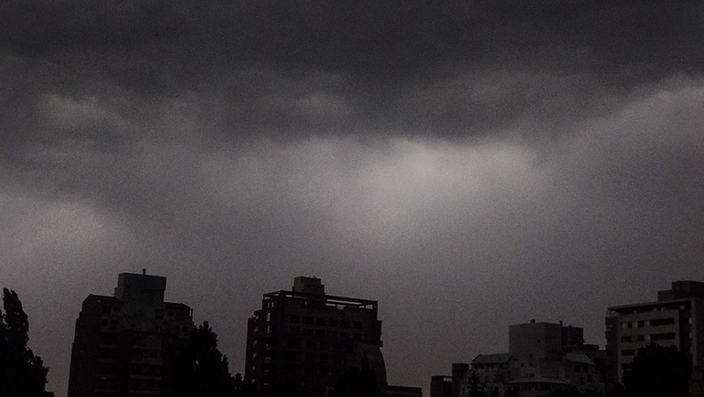 El Servicio Meteorológico Nacional (SMN) emitió alerta amarillo por tormenta en Cipolletti.