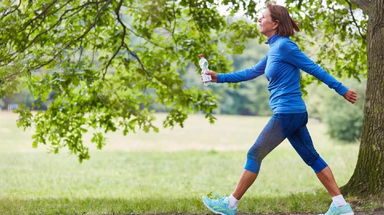 Esta caminata que se hizo viral en TikTok, potencia la salud mental al reducir el estrés y la ansiedad.