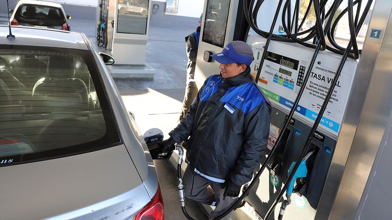YPF bajará las naftas un 4% desde el 1° de mayo