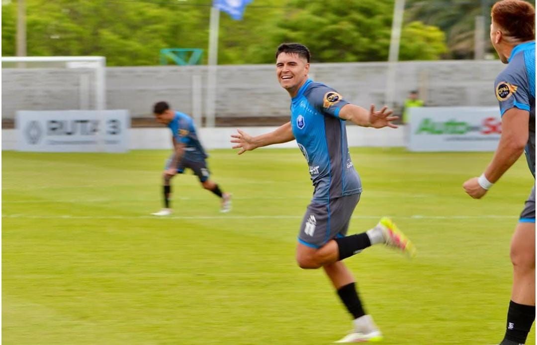 Alex Díaz, ex Cipolletti, brilla en Bolívar.