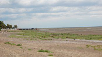 El mismo escenario, en bajamar y pleamar.  El ir y venir de la marea es una de las características principales del golfo San Matías, ya que en pocas playas argentinas el fenómeno es tan visible.