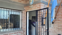 El Juzgado de Paz de Contralmirante Cordero dictó medidas cautelares para proteger a la adolescente de su ex novio. El Juzgado de Paz de Contralmirante Cordero dictó medidas cautelares para proteger a la adolescente de su ex novio.